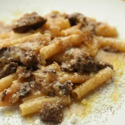 牛ホホ肉のナポリのジェノベーゼ　パスタヅィーティ