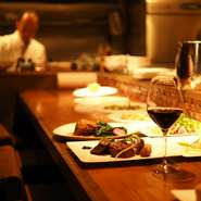 カウンター席とテーブル席が御座います。