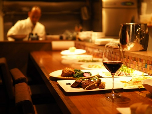 カウンター席とテーブル席が御座います。