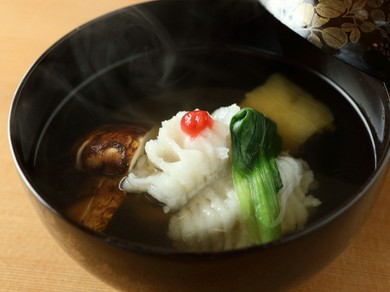 プライベート空間で食事を楽しめる個室も完備