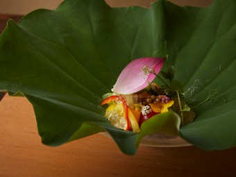 名刺代わりのフィンガーフードからスタートする『会席各種』