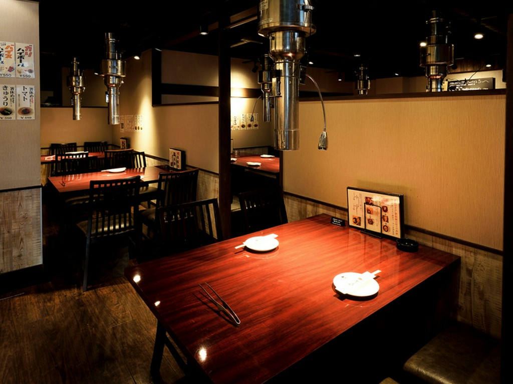 最大24名同時での宴会利用も可能なBOX席