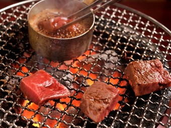 特製ガーリックバターで焼き上げる『赤身ランプロック』