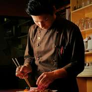 料理のおいしさ以外にも居心地のよい空間とお待たせしない時間を提供できるよう気を配っています。料理、空間、サービス、3つともにお客様にご満足していただけるよう日々工夫しています。