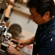 お湯にエスプレッソを注いだ『ロングブラック』や少なめのミルクでつくるカフェラテ『フラットホワイト』など、オーストラリアやニュージーランドなどで愛されているコーヒーを提要。風味をより深く味わえます。