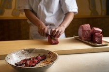―近江牛希少部位の炭火焼きとお米マイスターが土釜で炊き上げる絶品ご飯―