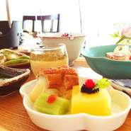 季節の食材をふんだんに使用した京料理を御膳形式にてお楽しみいただけます。