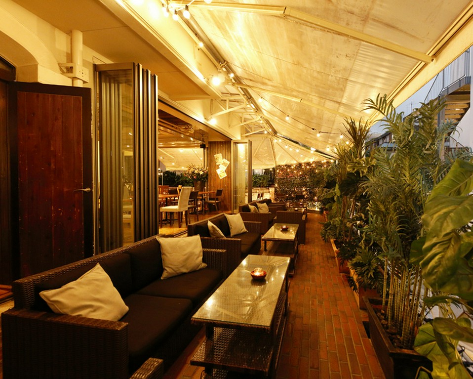 リゾート感満載の空間で素敵な時間をお楽しみください