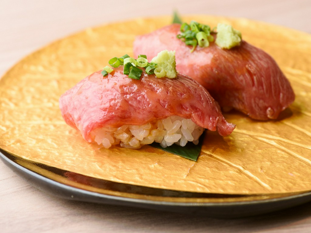 口の中でとろける旨みを堪能『氷見牛炙りにぎり寿司（二貫）』