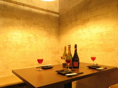 デートや記念日使いにもオススメな2名個室も有り