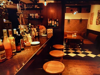 フラリと来店し、食事とお酒をひとり嗜む