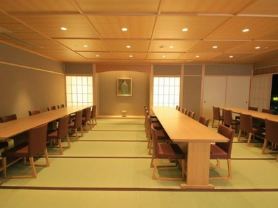 最大42名様、優雅な個室6部屋