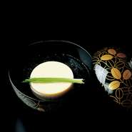 旬の食材を盛り込み、丁寧にひかれた出汁の味をお楽しみください。