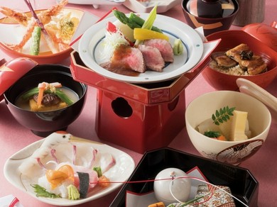 洗練された空間で、食事や会話を心ゆくまで堪能