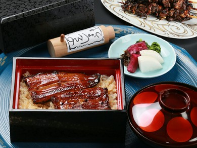 お昼やお持ち帰りにも込める伝統の味