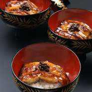 みのきち名物のうなぎを存分に味わっていただくためのコースでございます。
うなぎ白焼き、うざく（うなぎと胡瓜の酢の物）、うなぎ御飯と心ゆくまでうなぎを堪能していただけます。
