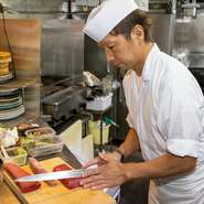 オーダーに迷った方へは、培ってきた経験から訪れたシーンや好みに合わせた料理を提案されています。満足してもらえる一皿を、自信を持って提供されているそうです。