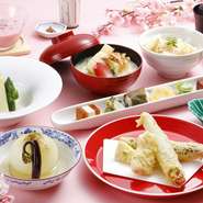 懐石や御膳メニューは月替わりでご用意しております。旬の食材を丁寧に調理した京料理。毎月変わるため、来店するたびに新しい味に出会えます。