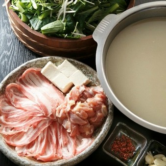 自慢の鶏スープで食べる『草鍋』で、体の中から元気＆綺麗に！