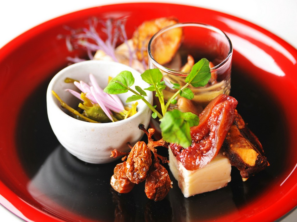 お酒と相性ぴったり。四季折々の料理を少しずつ楽しめる前菜