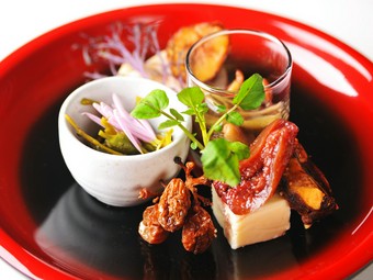 お酒と相性ぴったり。四季折々の料理を少しずつ楽しめる前菜