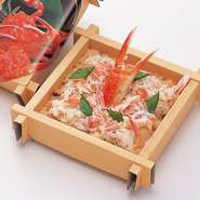 当店自慢の昆布だしでふっくらと蒸しあげたかにせいろご飯です。