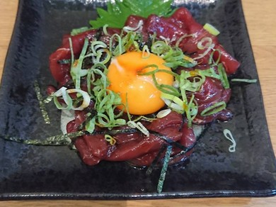 クジラユッケ丼