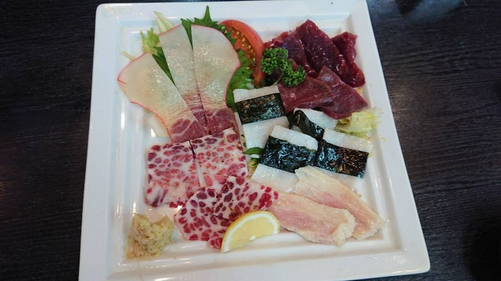 クジラのお造り盛り合わせ