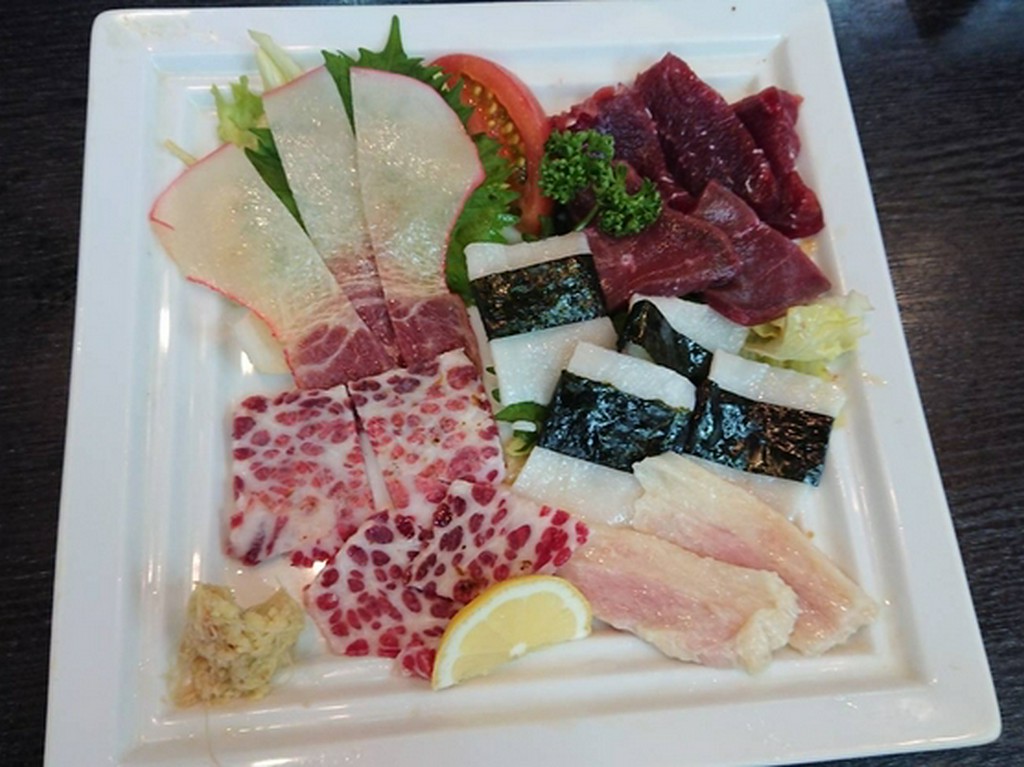 クジラのお造り盛り合わせ