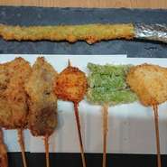 ニューカレドニア産天使の海老の串カツが特におすすめです。日本の海老とは一味違ううまみをお楽しみください。