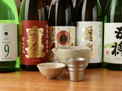 今宵の逸品をより味わい深く。店主厳選の日本酒たち