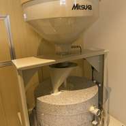 お店で自家挽きし、真心込めて打った蕎麦。冷と温、お好みのスタイルで楽しめます。