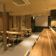 ゲストの緊張を自然とほぐすような、店内のアットホームな雰囲気も【創】の魅力。落ち着いた空間で過ごすゆったりとしたひととき。リラックスして食事やお酒を楽しめます。