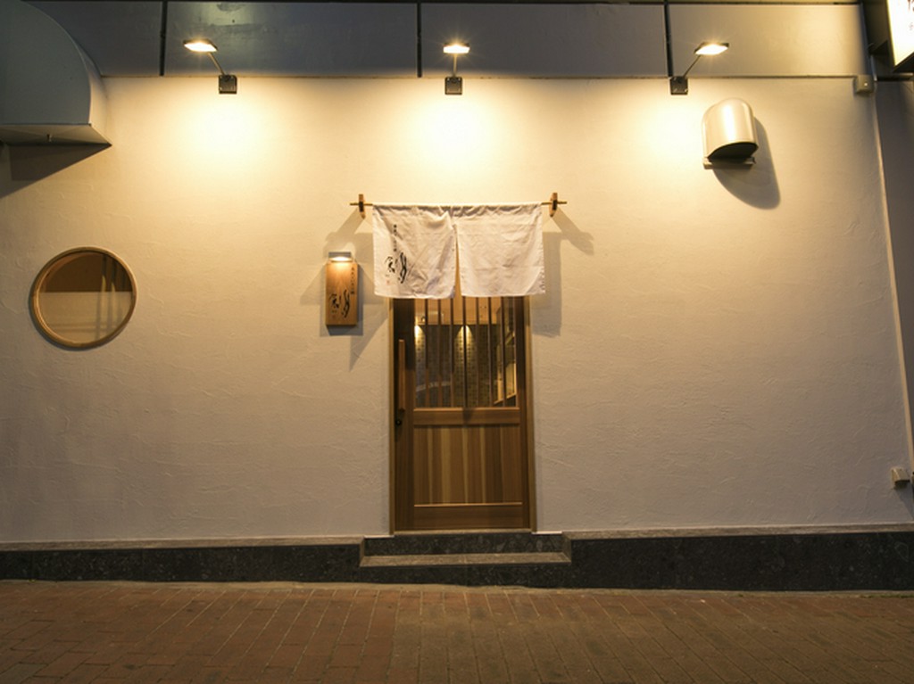 いつもの一品に本日のオススメ。何度も訪れたい一軒