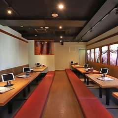 最大80名様収容可能な広々店内