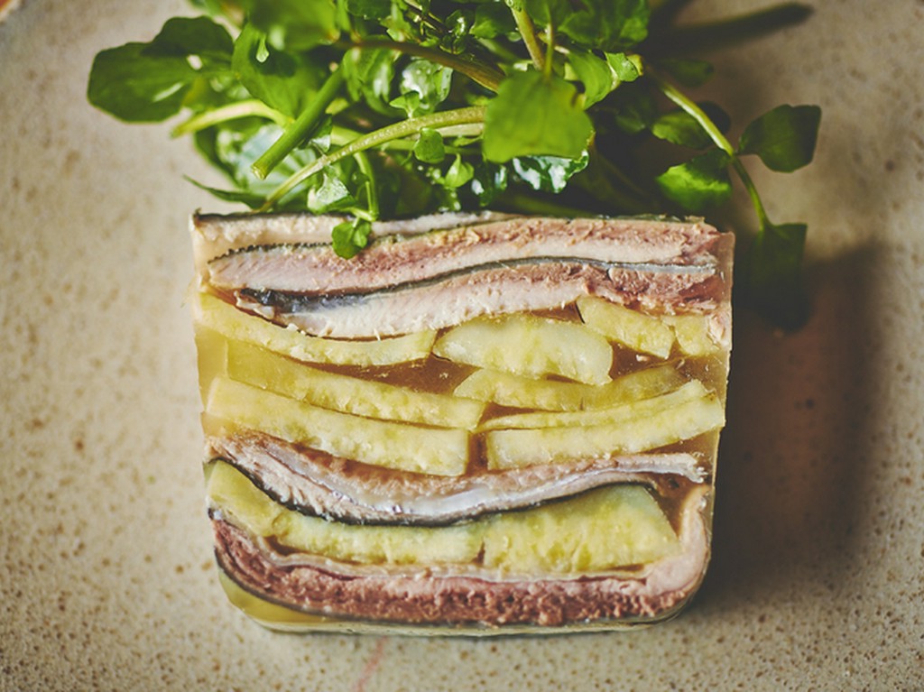 ゆったりとした時間の中で大人カジュアルな女子会を