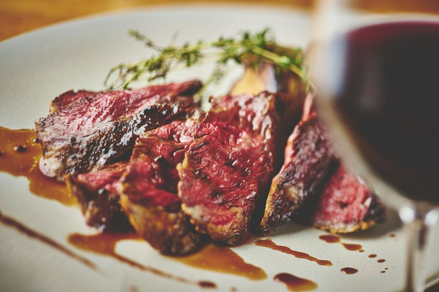 旬の食材を使った料理でゲストをおもてなし