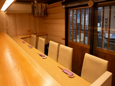 落ち着いた大人の雰囲気で二人の時間を