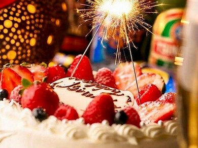 記念日やデートに、メッセージ入りキラキラ花火付、豪華ケーキ！