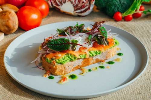 スモークサーモンのスモーブロー