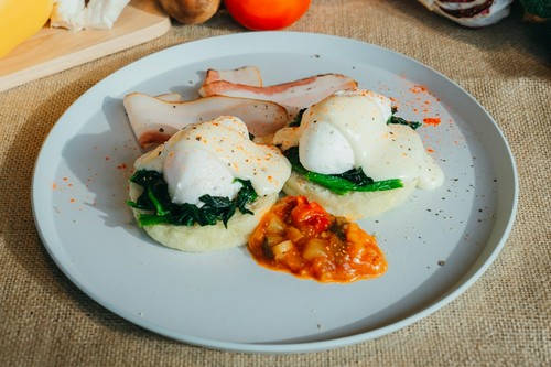 ポーチドエッグ～チーズクリームソース～