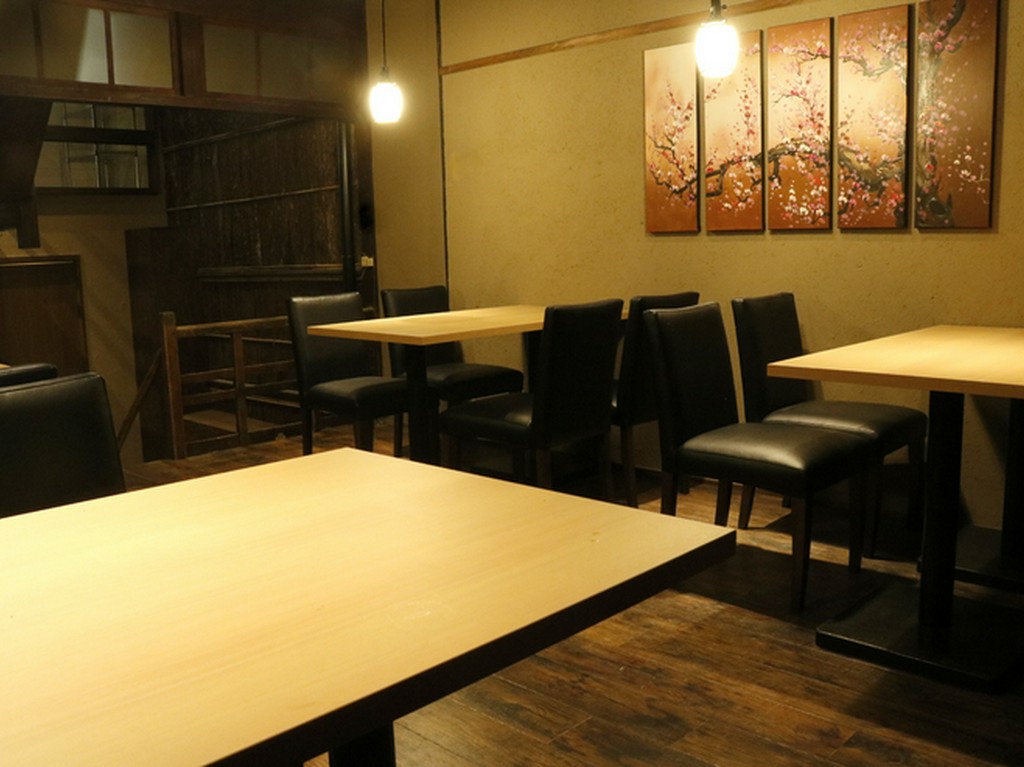 最大16名様まで収容可能なテーブル席