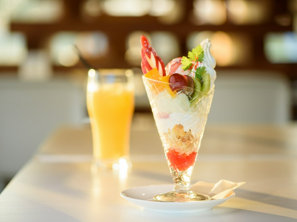 フレッシュフルーツの『よくばりフルーツパフェ』