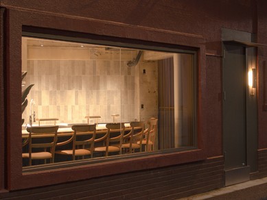 「隠れ家レストラン」路地裏にひっそりと佇む大人の秘密基地