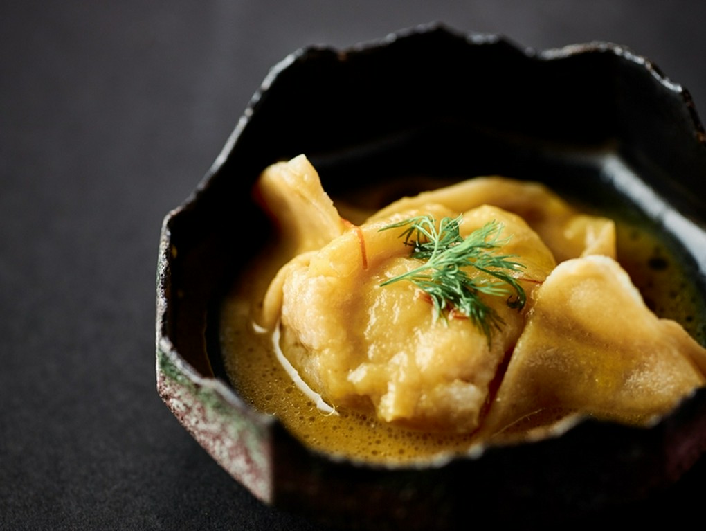 魚介の煮込みを詰め込んだ『アニョロッティ ダル プリン』