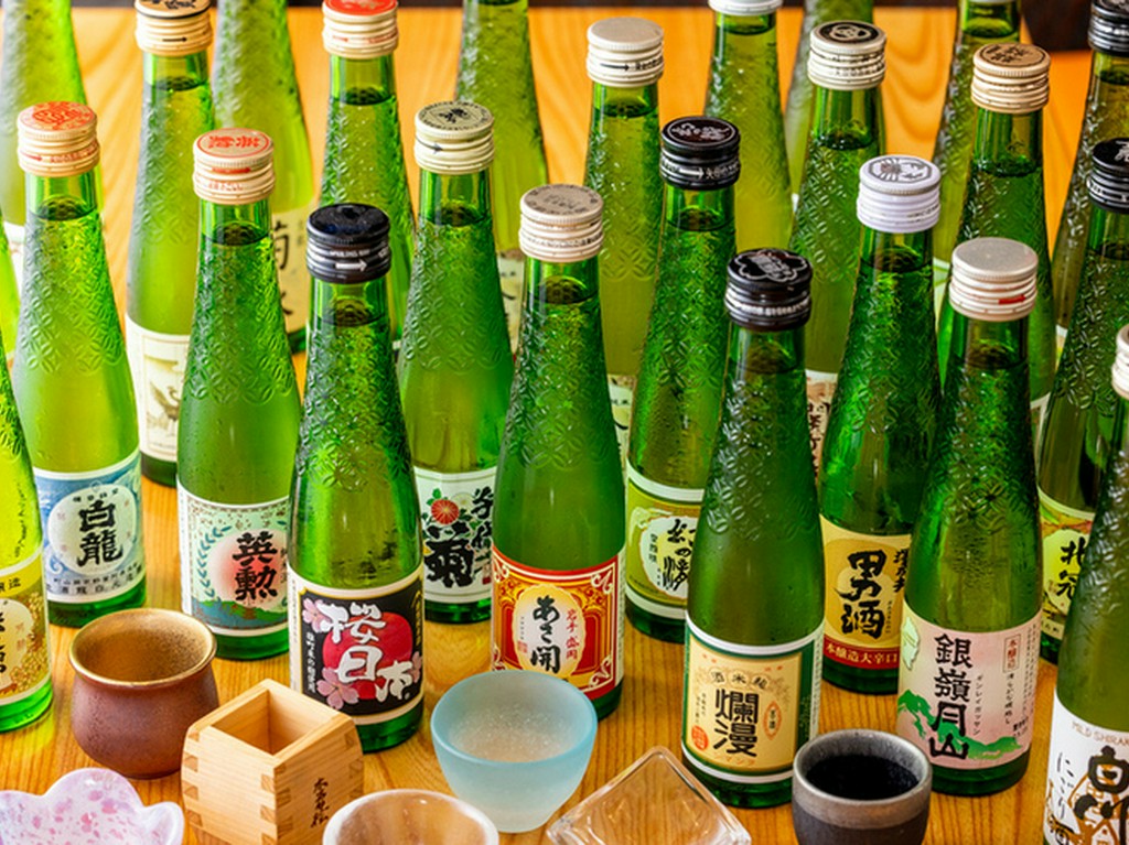 飲みきりサイズの日本酒を25種類ご用意してます！