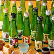 飲みきりサイズの日本酒を25種類ご用意してます！男らしいおちょこからかわいいおちょこまで選び放題！

