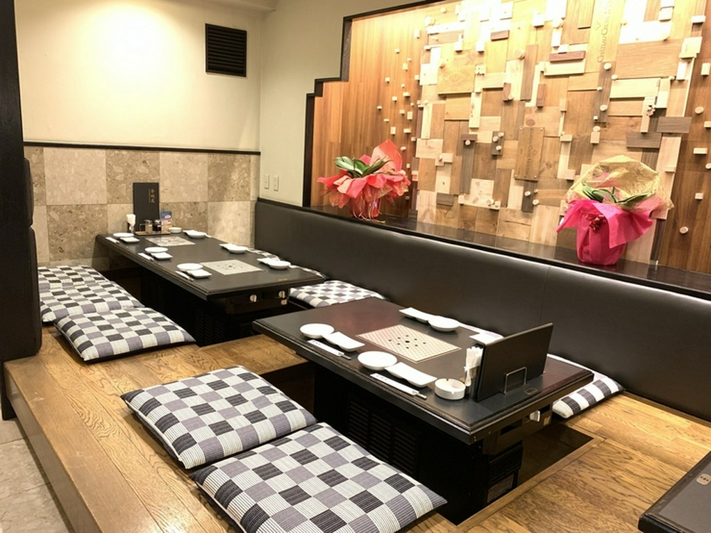 清潔感ある広々とした店内