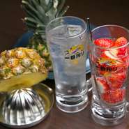 90分1500円、120分2000円、1500分2500円！　グループ全員、飲み放題を選ばなくてもOK！　グループ中1人のみ飲み放題や、逆に1人だけドリンク単品など、気軽に相談してください。
