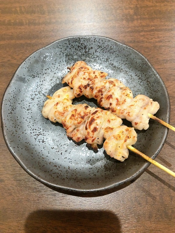 お肉全体に塩麹が浸透していき、旨みも倍増『塩麹せせり』